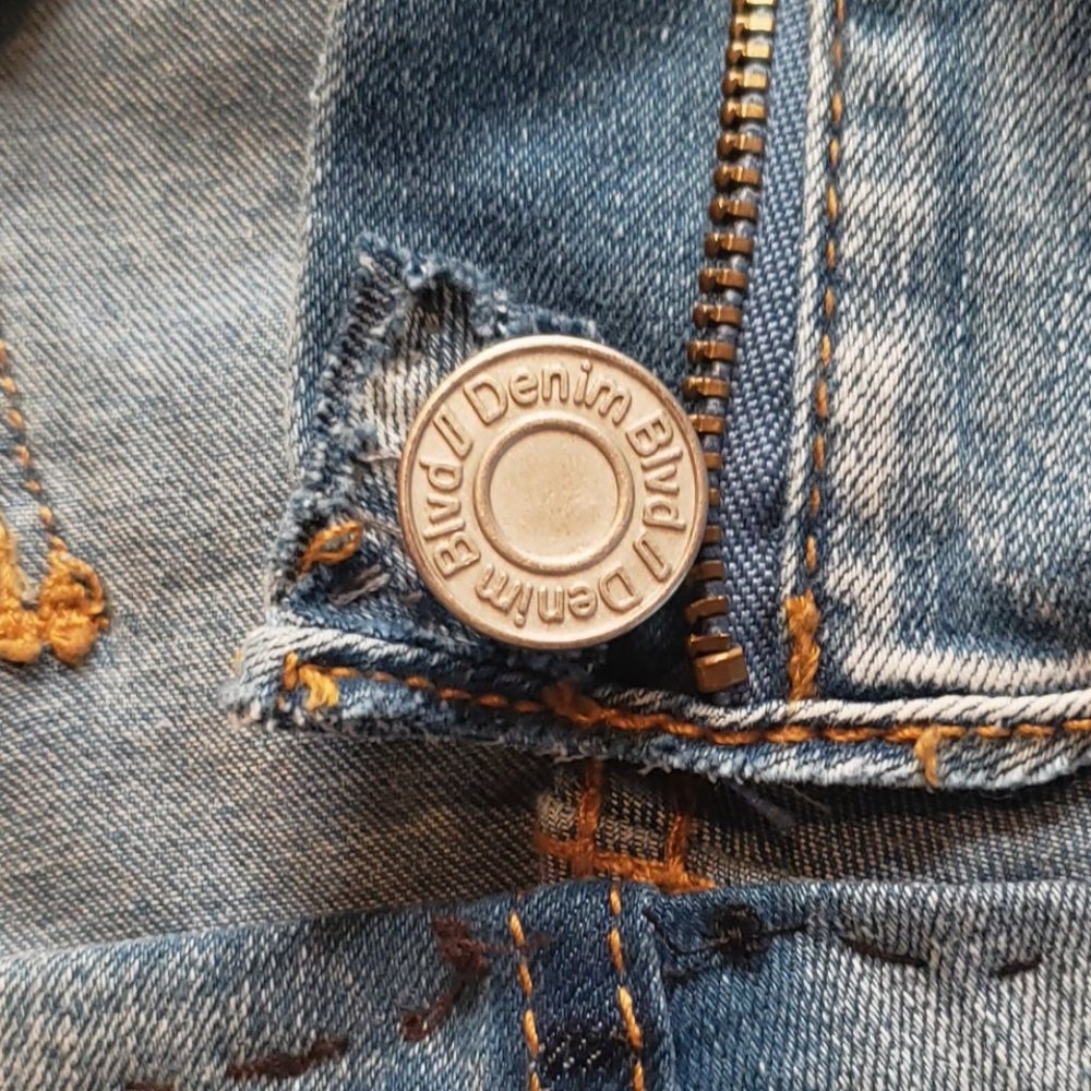 Designer Low Rise Jeans - Picture 5 of 7